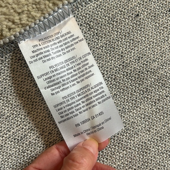 Elegant Geometric Patterned Rug - Picture 5 of 5